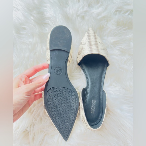 Michael Kors Woman; EUC - Picture 4 of 4